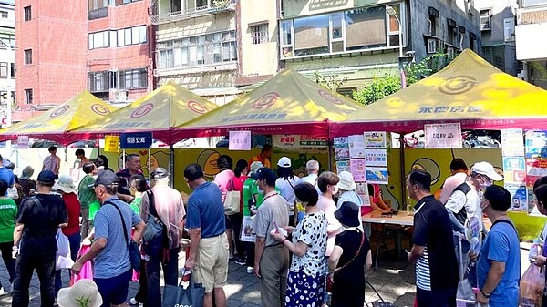 永慶房屋全力支持園遊會,吸引超過700民眾參加,共同慶祝中秋佳節。(圖/永慶房屋提供)