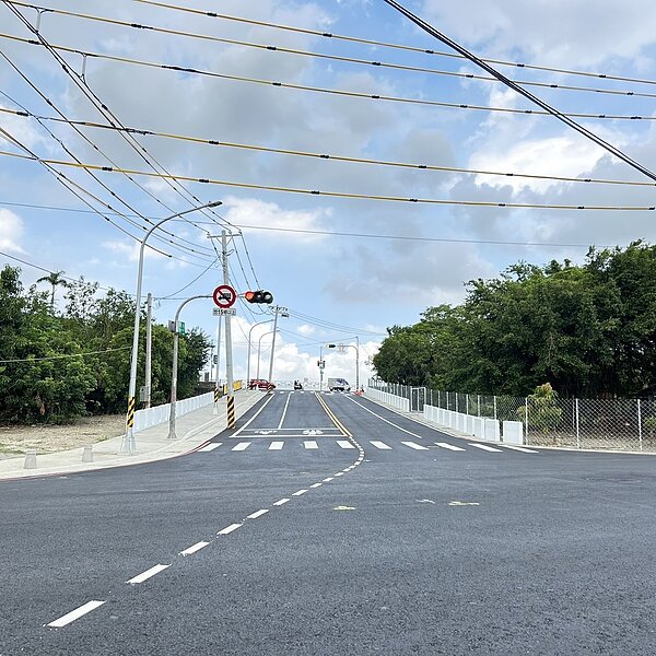 鳥松區文前路道路拓寬工程通車。圖／高雄市工務局提供