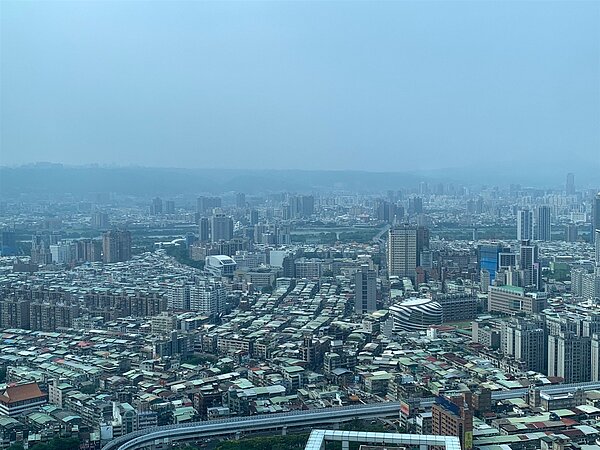 議員怨社宅租金只分4級太少。聯合報記者葉德正/新北報導