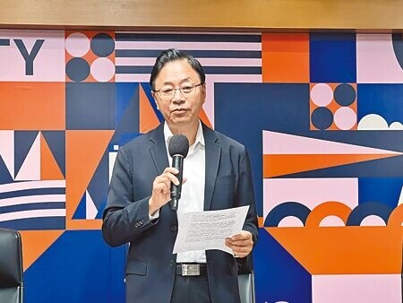 
桃園市長張善政4日宣布在校園接種前1天公告施打的流感疫苗廠牌，方便家長選擇是否在校集中接種。（蔡依珍攝）
