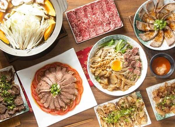 骨力牛主打本土溫體牛肉火鍋，還有多種牛肉料理。圖／擷取自骨力牛-台北興安店粉絲頁
