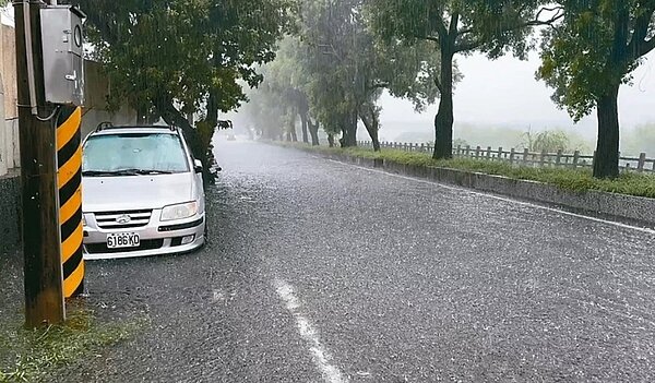 新北樹林柑園地區近期急降雨常因排水不及,多次出現積淹水。圖/新北議員廖宜琨提供