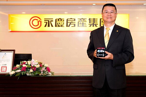 永慶推出「房仲聯賣平台」之後,促使聯賣件數增加40%、縮短平均聯賣天數26%,優異表現贏得2023亞洲科技卓越獎的「房產科技」大獎。圖/永慶房產集團提供