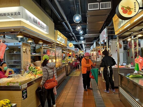 竹市4公有市場響應環保節能減碳,攜環保杯袋餐具消費可領100元「減碳好市券」。圖/新竹市政府提供