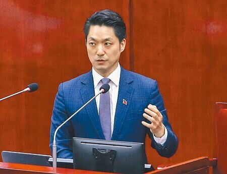 台北市長蔣萬安5日宣布，為讓民眾有選擇的權利，並確保有足夠的疫苗讓民眾安心，從今天起要增購非高端的流感疫苗廠牌。（鄧博仁攝）