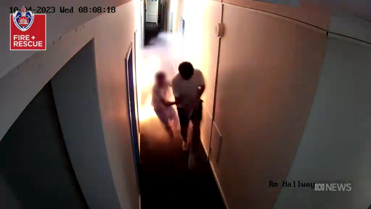 外媒報導,澳洲雪梨帕茲角一旅館發生爆炸案,其中一名法國旅客的腿部被輕微燒傷。圖/擷自《ABC News》