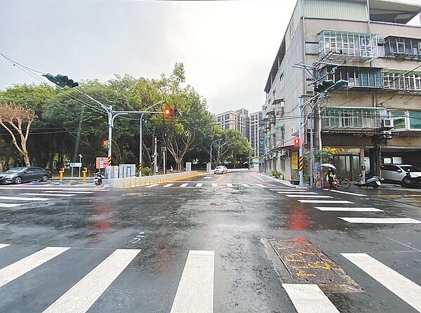 新北市板橋中正路379巷與藝文二街銜接道路通車後現況。圖／板橋區公所提供
