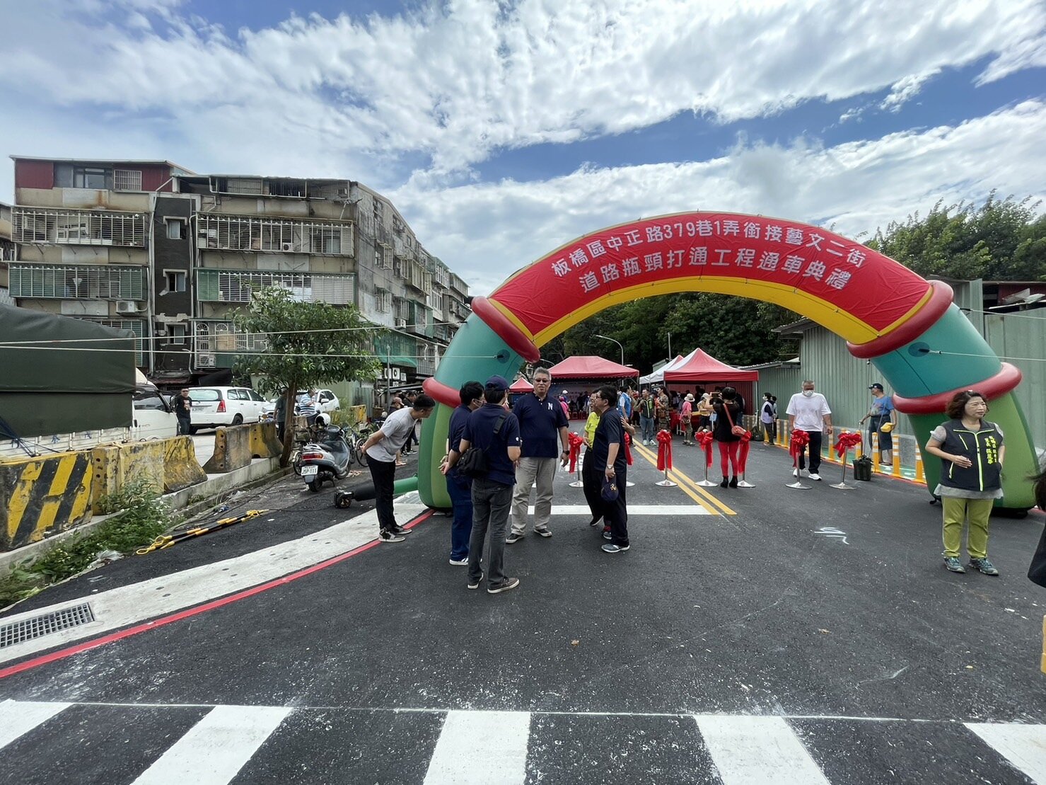 板橋中正路379巷拓寬昨辦開通典禮,全長90公尺、總經費700萬元。記者張曼蘋/攝影