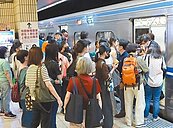 人潮湧向單一運具　交通部沒責任？