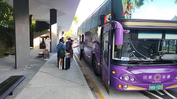 「新竹轉運站-桃園國際機場」1250路線,10月11日至31日平日增至24班次、假日增至26班次。圖/交通處提供