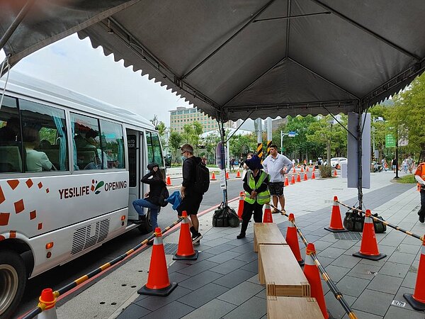 裕隆城接駁車。圖/新北市交通局提供