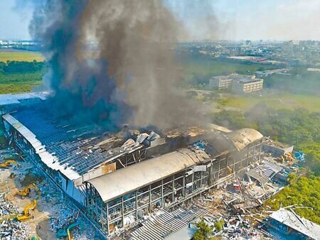 屏東明揚國際科技公司大火造成10人死亡,台北市議員秦慧珠指出,北市府對於面積達200平方公尺以上的工廠,在2025年底前僅安排權管局處至少檢查1次,簡直太過鬆散,甚至在本月3日才稽查有申報危險物品的工廠,速度實在太慢。(本報資料照片)