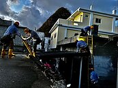 終於不用再點蠟燭　蘭嶼全島深夜11點達成復電目標