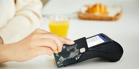 刷卡示意圖。圖∕Unsplash