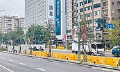大巨蛋停車場入口設路中央　恐易生事故