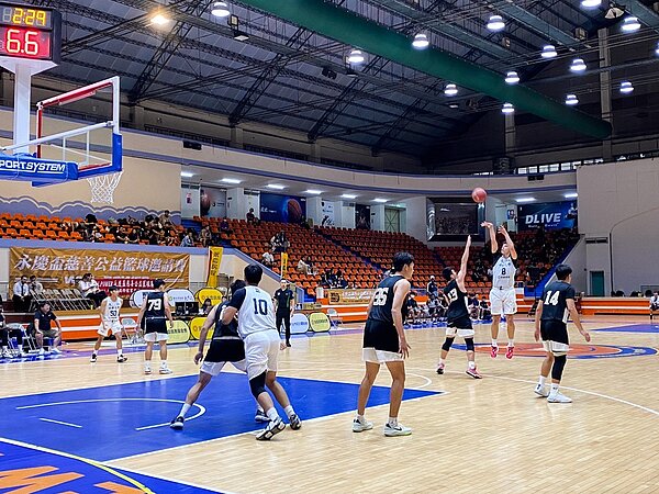 「運動企業」永慶房屋積極推廣運動風氣,贊助比賽支持懷有夢想的年輕運動員。圖/永慶房產集團提供