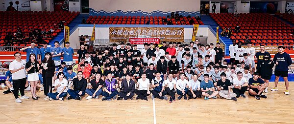 第四屆WILL POWER永慶盃慈善公益籃球賽熱鬧開打,共有超過百隊報名參賽。圖/永慶房產集團提供