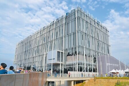 新北市美術館目前正在舉辦2023台灣設計展,但全面開放時間一再延宕。(本報資料照片)