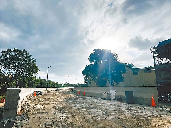 捷運新北樹林線即將動工,但替代道路還未完成,捷運局表示,替代道路目前進度已逾98%,預計今年11月底前完工供民眾使用。(新北捷運局提供/劉瑋晴新北傳真)