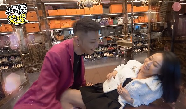 Stella日前透過網紅開箱自家豪宅,如今該戶已經加價2千萬轉手售出。圖/截自YouTube《小哥哥艾理》