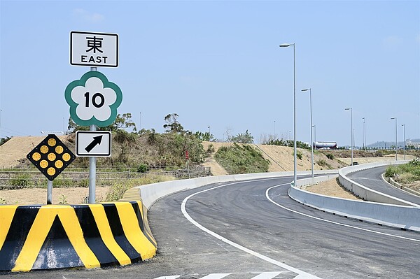 國道10號燕巢交流道新設匝道完工通車。圖/高雄市政府提供