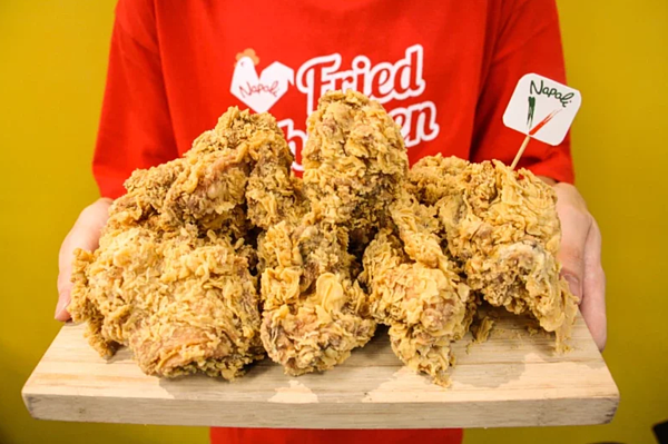 拿坡里炸雞專賣店「雞腿二重奏」限時下殺84折。圖／拿坡里提供