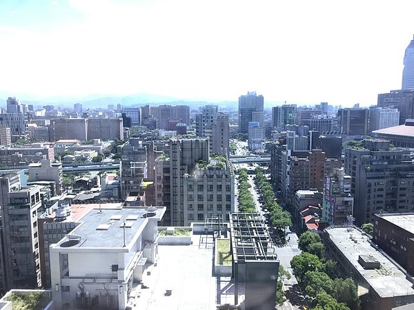 除了二手市場感受到買氣回籠外,一手市場的復甦腳步較慢,但4月也感受到買盤回溫。(圖/記者張瀞勻攝)