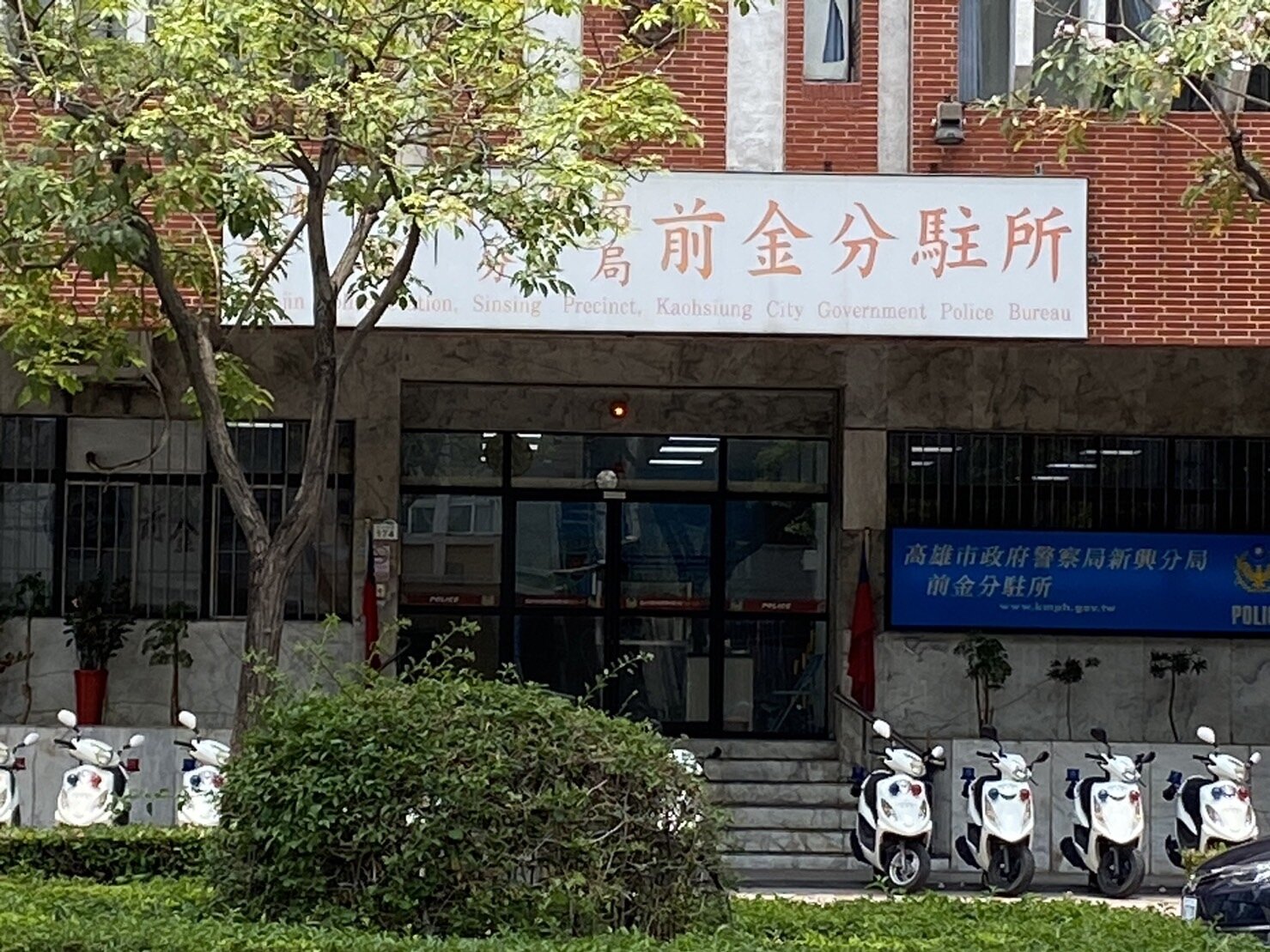 韓國籍李姓女子與金姓男友來台自由行,李在飯店脫肛送醫不治,檢警相驗懷疑有他殺之嫌,法官審酌,關鍵證據已保全,交保足以替代羈押,命金每周一中午前,要向案發地的高雄市新興警分局前金分駐所報到。記者石秀華/攝影