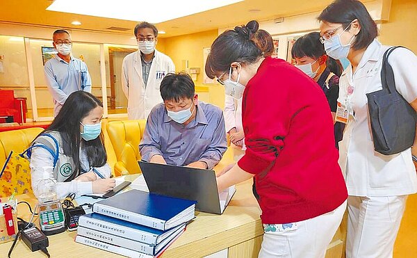 嘉義縣腸病毒就診人數連4周攀升,加上陸續有學校停班課,衛生局已全面啟動腸病毒防治作為。(嘉義縣政府提供/呂妍庭嘉義傳真)