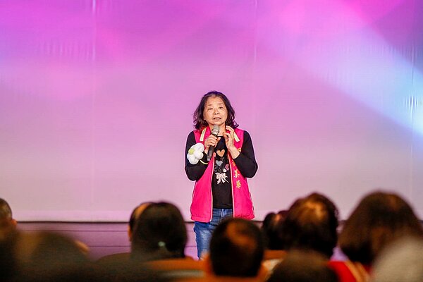 深坑區公所黃美華區長歡迎大家來賞桐。圖源:記者范東平翻攝