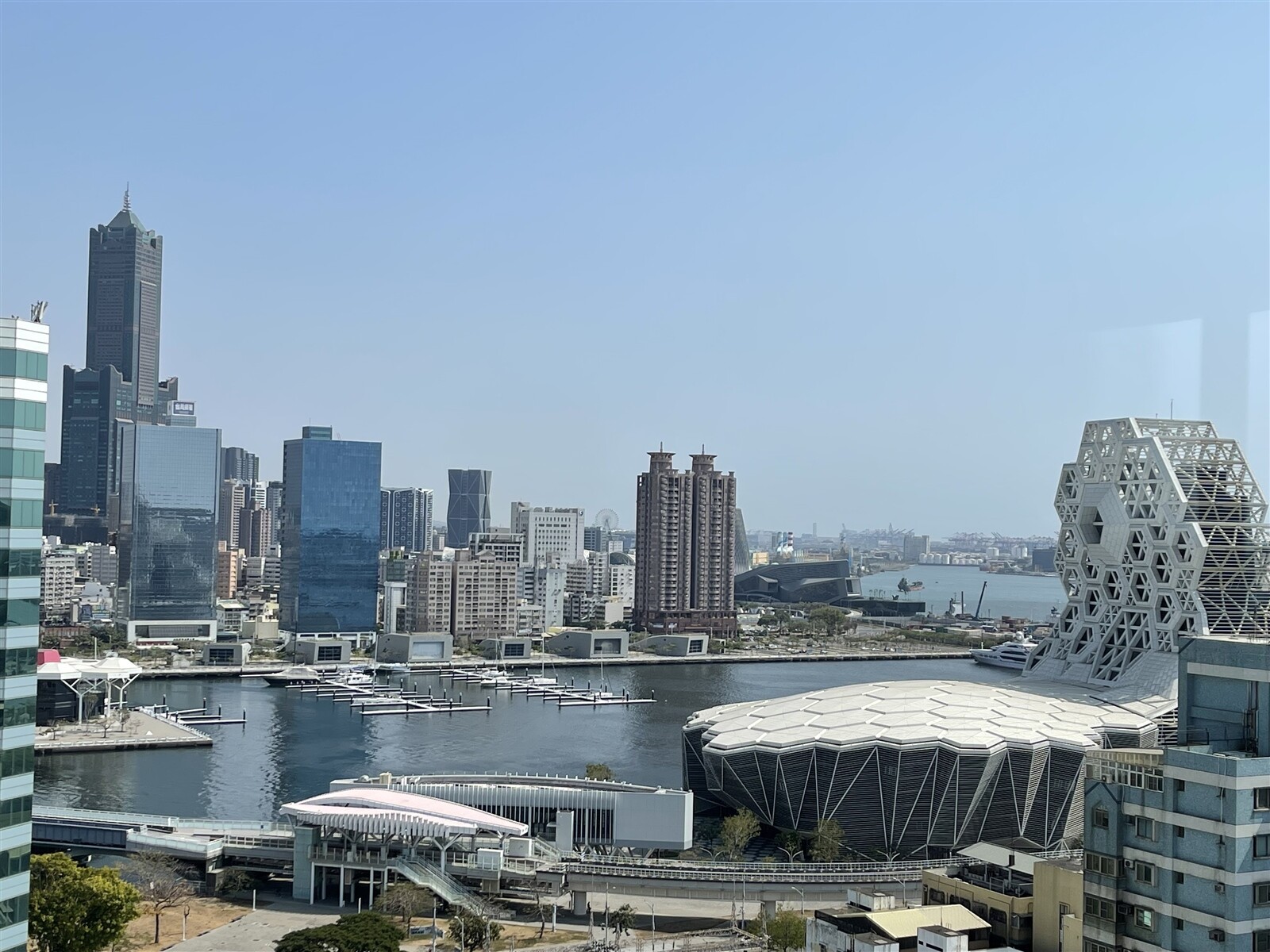 台積電外，鴻海進駐高雄亞灣及橋科訊息，也讓亞灣房價維持一定行情。記者王昭月／攝影 