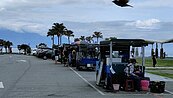攤商占用七星潭停車場　花蓮縣府出招了