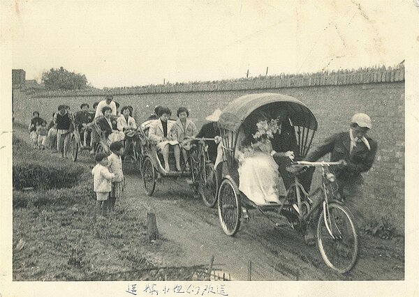 1950年代的婚禮送嫁。圖／由蘇美滿提供
