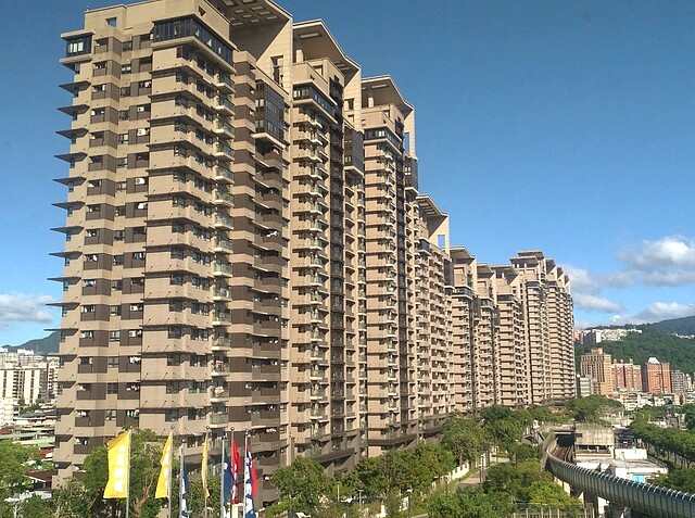 2022年雙北市捷運熱門交易共構宅，由小碧潭捷運站旁的美河市以41件交易輛居冠