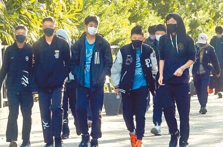 前台北市長柯文哲任內公布的「台北市雙語教育白皮書」,2026年北市210所公立國中小學、完全中學,將全數轉型為雙語學校,但遭議員質疑根本辦不到。(本報資料照片)