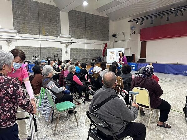 仁福里里長吳肇輝，銀髮長照知識