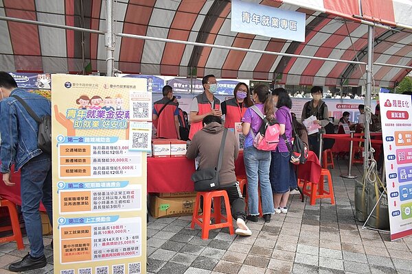徵才活動設置青年專區。圖/台中市府提供