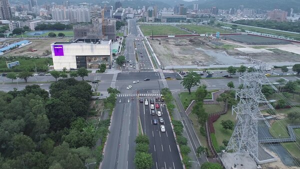 福國路南側（承德路六段兩側）新設平面道路完工照片。圖／北市府提供