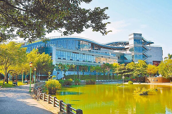 新北市政府規畫在新莊文高一用地興建新莊第2運動中心,內政部都委會上月審議後確定解編該用地,待土地重劃程序完成後,體育處即可接手興建。圖/新北市體育處提供