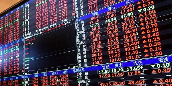 證期局主秘黃厚銘4日表示,六大類上市櫃公司在今年股東會年報中,須揭露個別董監及經理人酬金。圖/中時資料照片