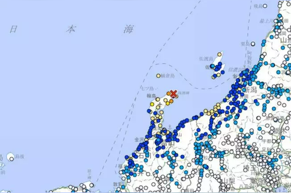 日本石川縣能登地區5日下午2時42分發生地震，震源深度僅10公里、初步推測達規模6.3，同一地區隨後在2點47分、51分和53分也發生餘震。圖／截自日本氣象廳