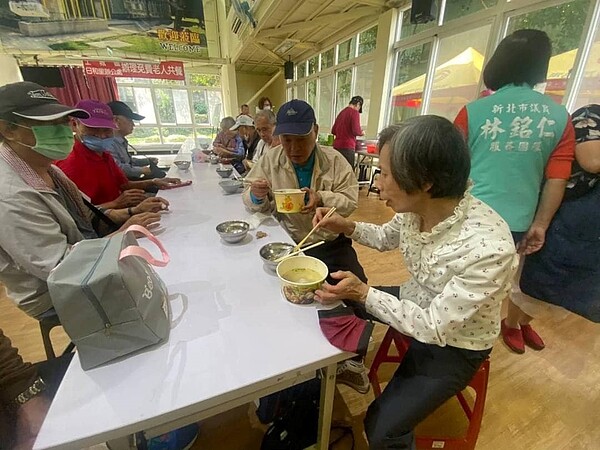 共餐日又來了！（圖／土城樂生活Ｘ有你有我）