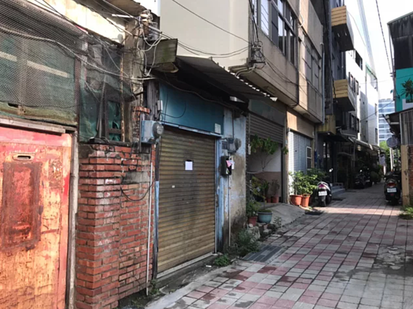 台南受惠觀光熱潮,房價出現不論是否坐落窄巷,只要地點越近熱區或屋齡越高,價格就會越高的獨特「V」字現象,本圖非當事物件。(圖:信義房提供)