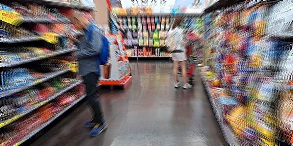 4月份消費者物價(CPI)指數,通膨率為2.35%與3月持平,主要受到食物上漲影響。圖/中時報資料照片
