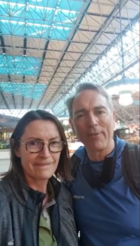 肖雷的父母也離台前拍攝影片,感謝台灣醫療團隊和捐款者的幫助。圖/截自 YouTube