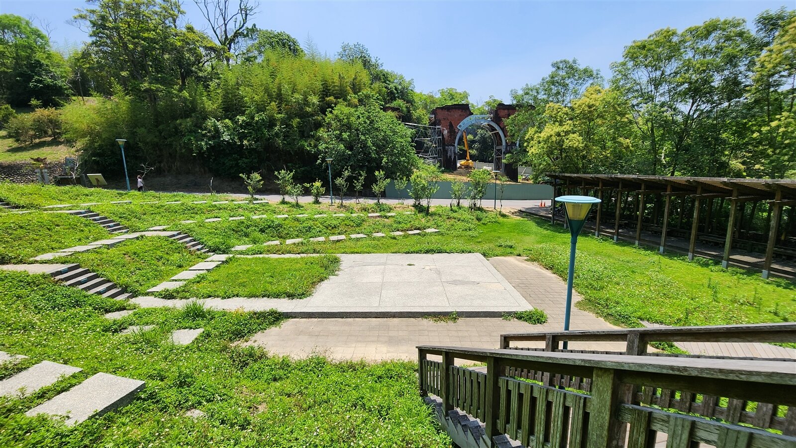 舊山線龍騰斷橋旁的活動廣場,三義鄉公所將辦理優化工程,全案已獲苗栗縣史蹟文化景觀審議會通過。記者胡蓬生/攝影