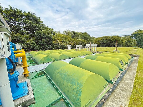 未來開發單位新建或擴建廠區,每日用水達2萬噸以上,其中工業用水一半得使用再生水,預計7月上路。圖/新北市水利局提供