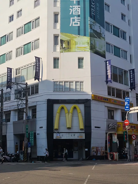 台中逢甲、一中麥當勞將熄燈。圖/摘自逢甲瘋夜市臉書