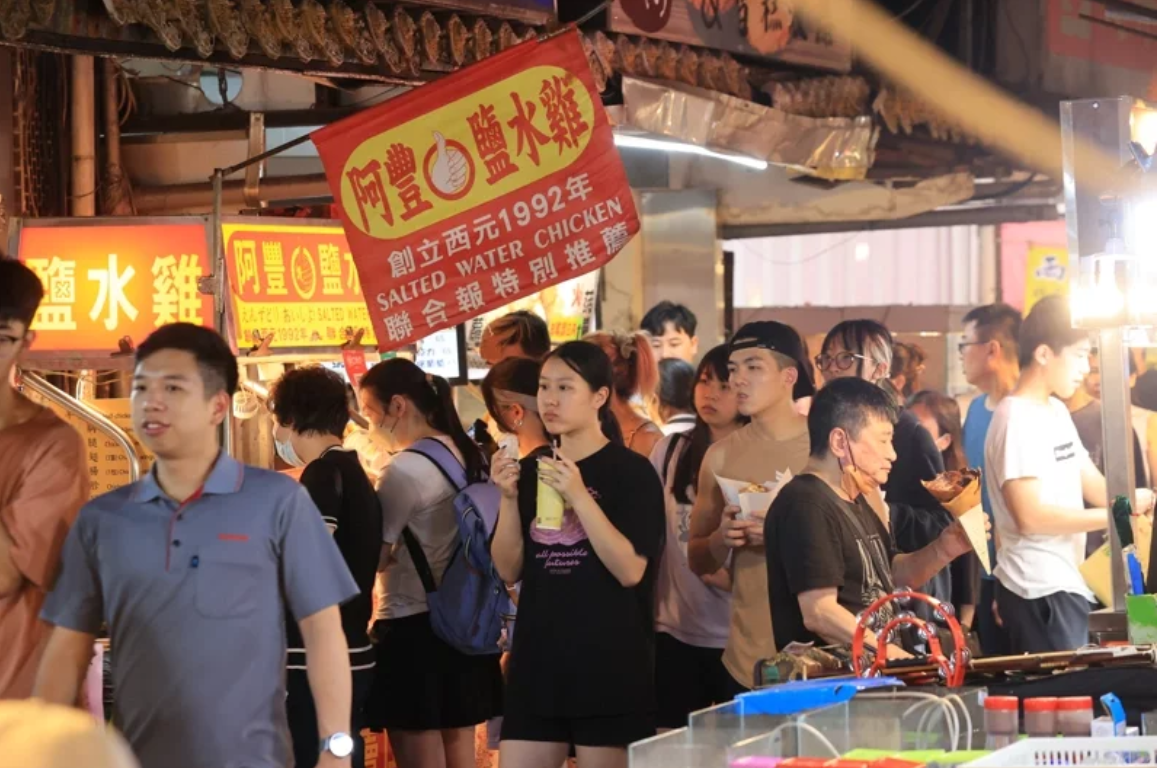 主計總處發布4月消費者物價指數,年增率為2.35%,已連續21個月超過2%通膨警戒線,其中17項民生物資漲幅來到7.35%,是最近14年來的新高點。記者余承翰/攝影