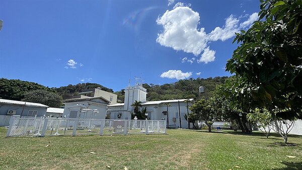 昨天立夏,全台各地氣溫在30度以上,台東大武鄉中午12點40分飆到39.5度高溫,創今年全台入夏最高溫。民眾直呼「熱爆了!」圖/讀者提供